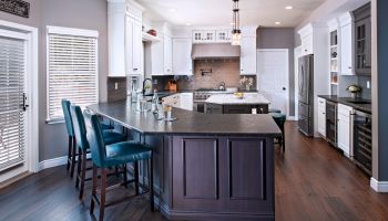 Sleek Two-Tone Kitchen Sleek Two-Tone Kitchen
