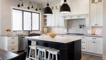 Striking Black & White Kitchen Striking Black & White Kitchen